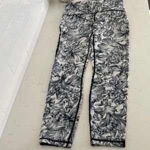 Lululemon full length pant. Black/White Floral pattern.